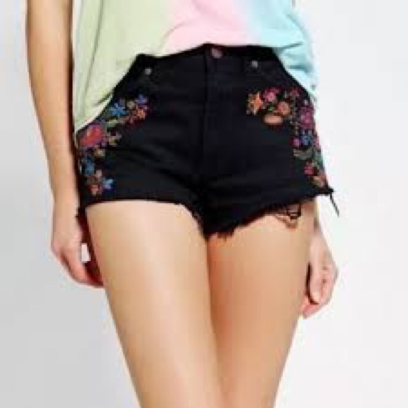 BDG High Rise Dree Cheeky Floral Embroidered Shorts Size 28w - Picture 2 of 14